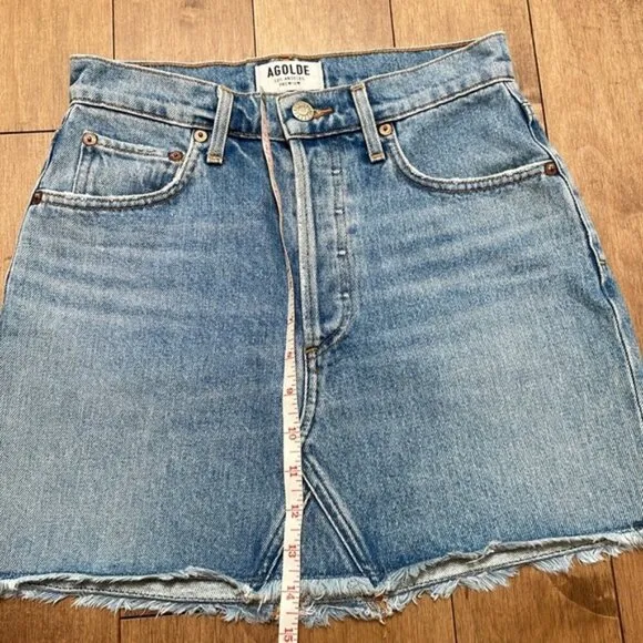 Agolde Quinn High Rise blue Denim Mini Skirt frayed hem buttons pockets sz 24