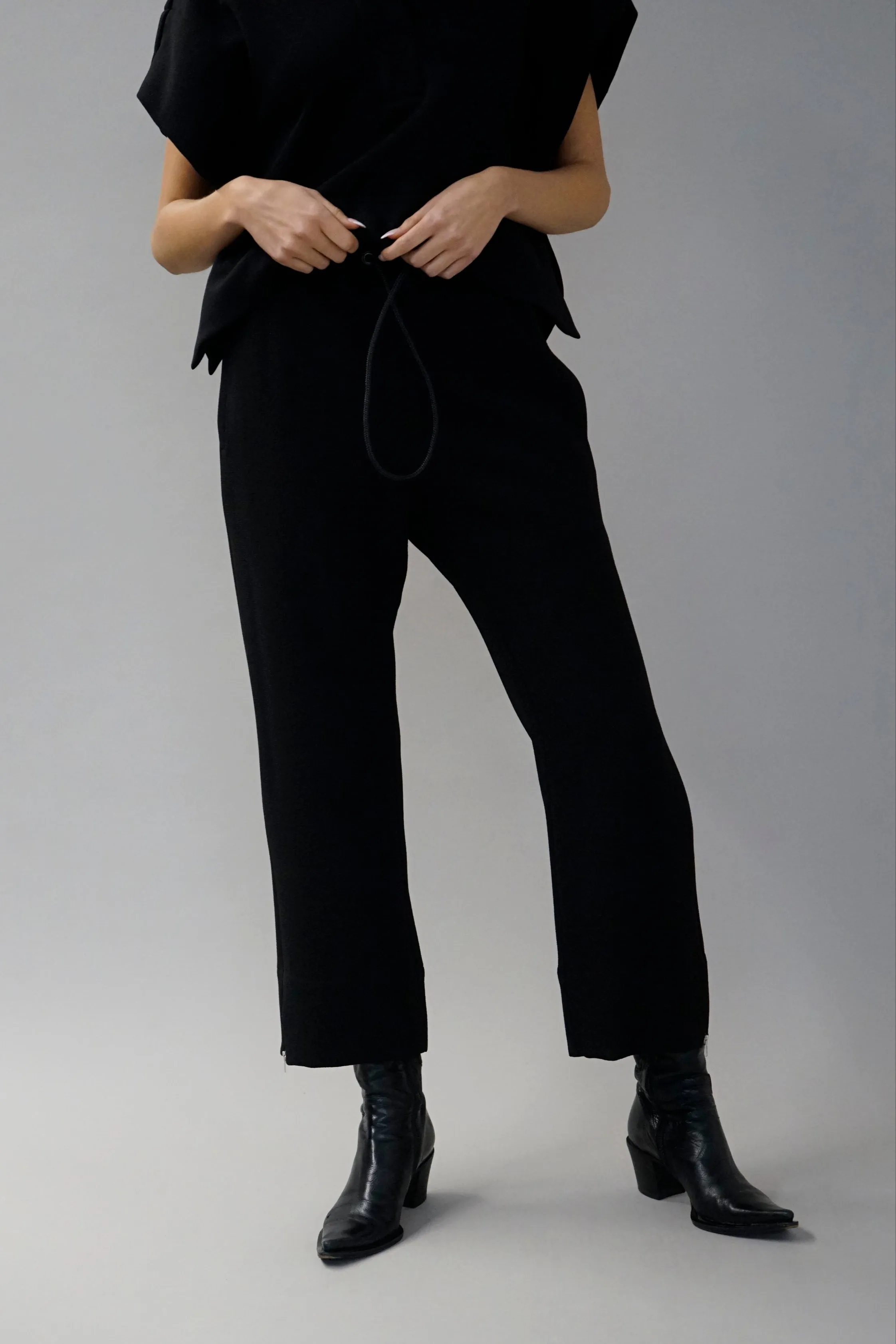 Enton v.2 Black Textured Pants