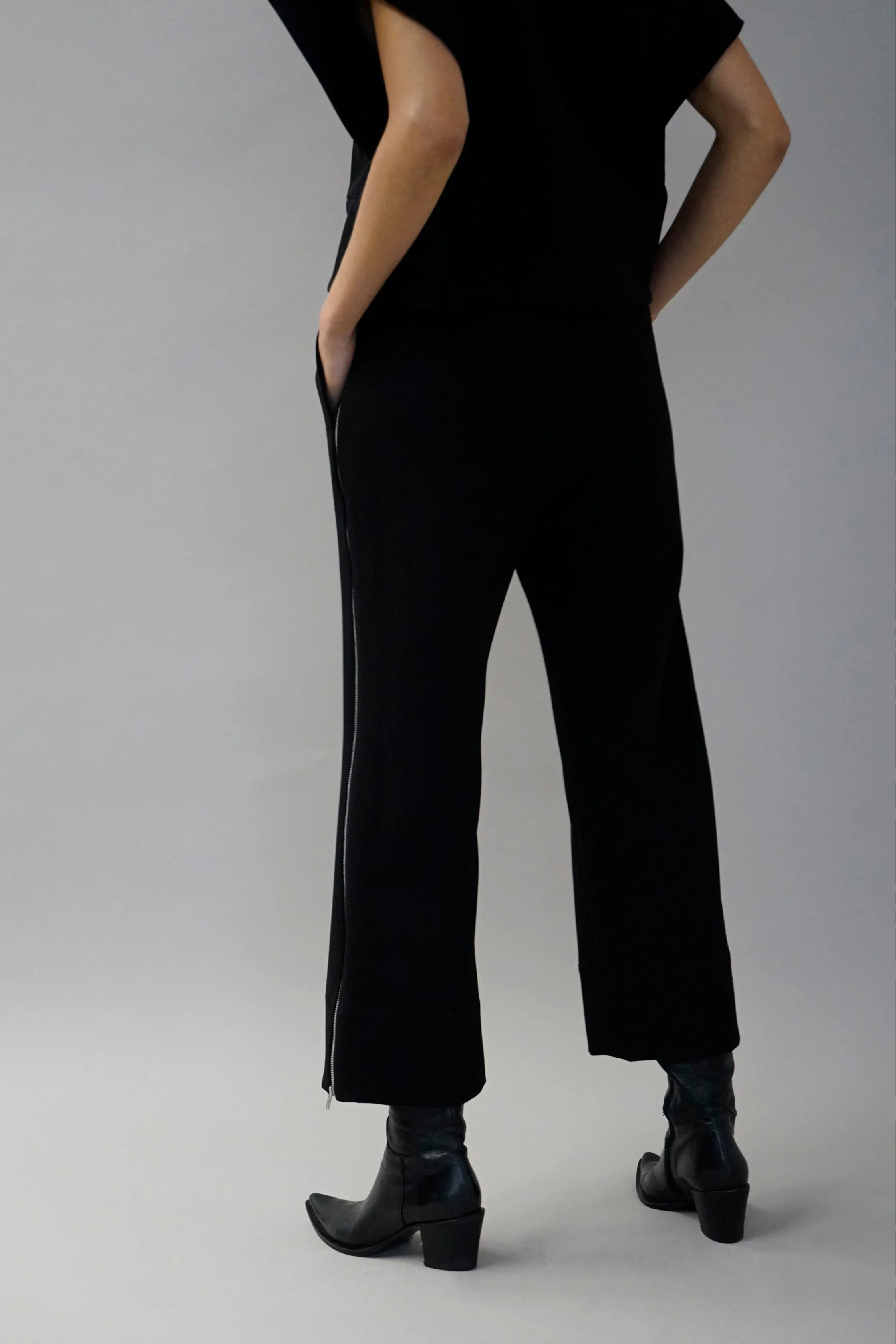 Enton v.2 Black Textured Pants