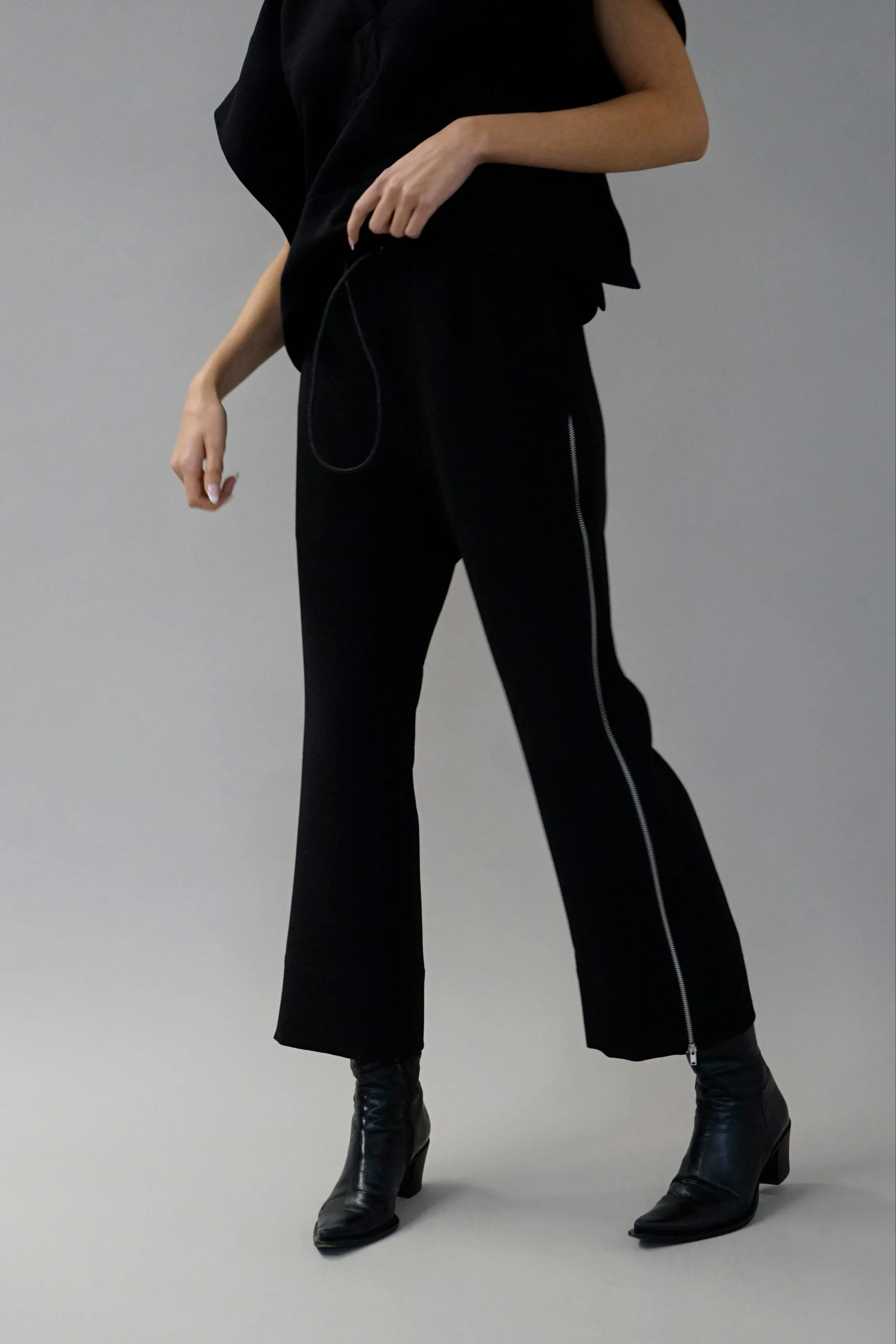 Enton v.2 Black Textured Pants