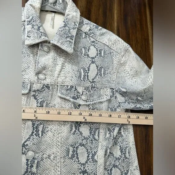 Free People Snakeskin Trucker Jacket Denim Printed Size Small EUC