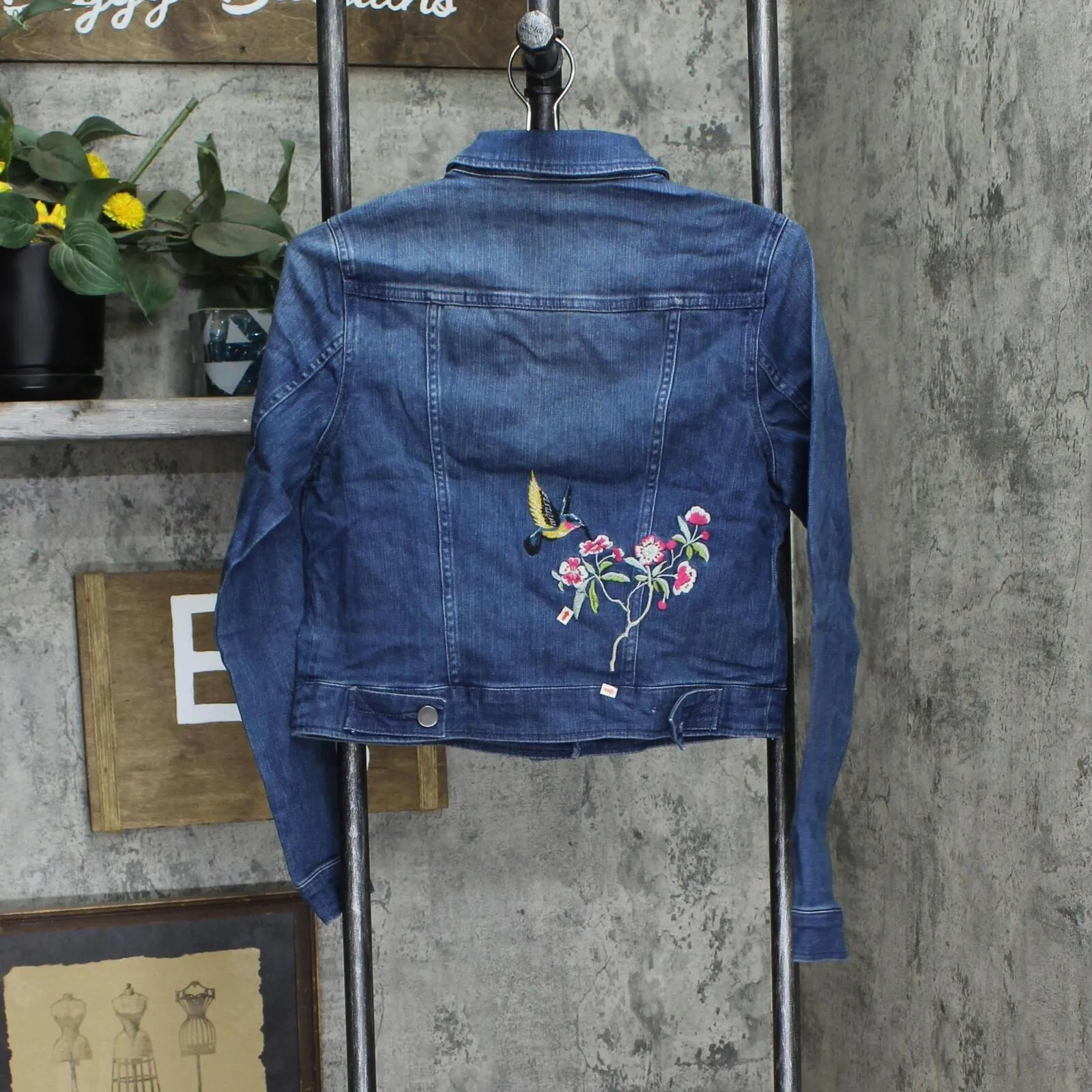 G.I.L.I Womens Embroidered Denim Trucker Jean Jacket 166df0b8a16c92 Blue Multi 2