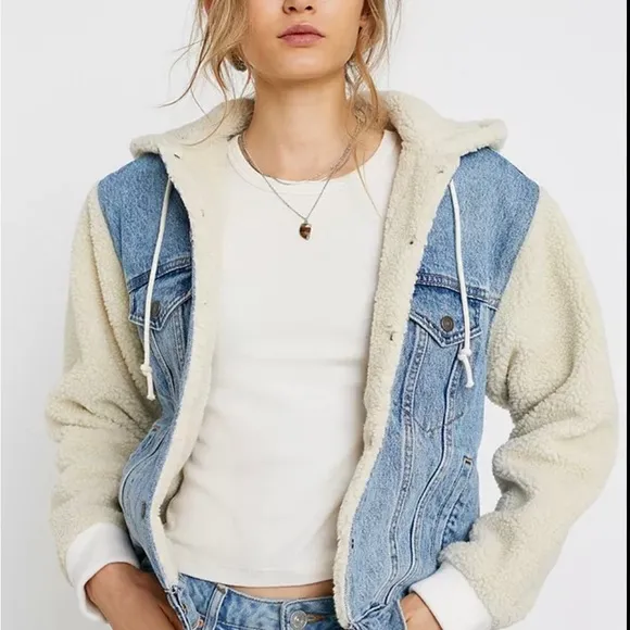 LEVI’S 90’s EX-BOYFRIEND SHERPA HOODED DENIM JEAN TRUCKER JACKET SMALL