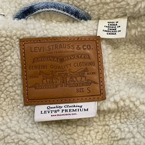 LEVI’S 90’s EX-BOYFRIEND SHERPA HOODED DENIM JEAN TRUCKER JACKET SMALL