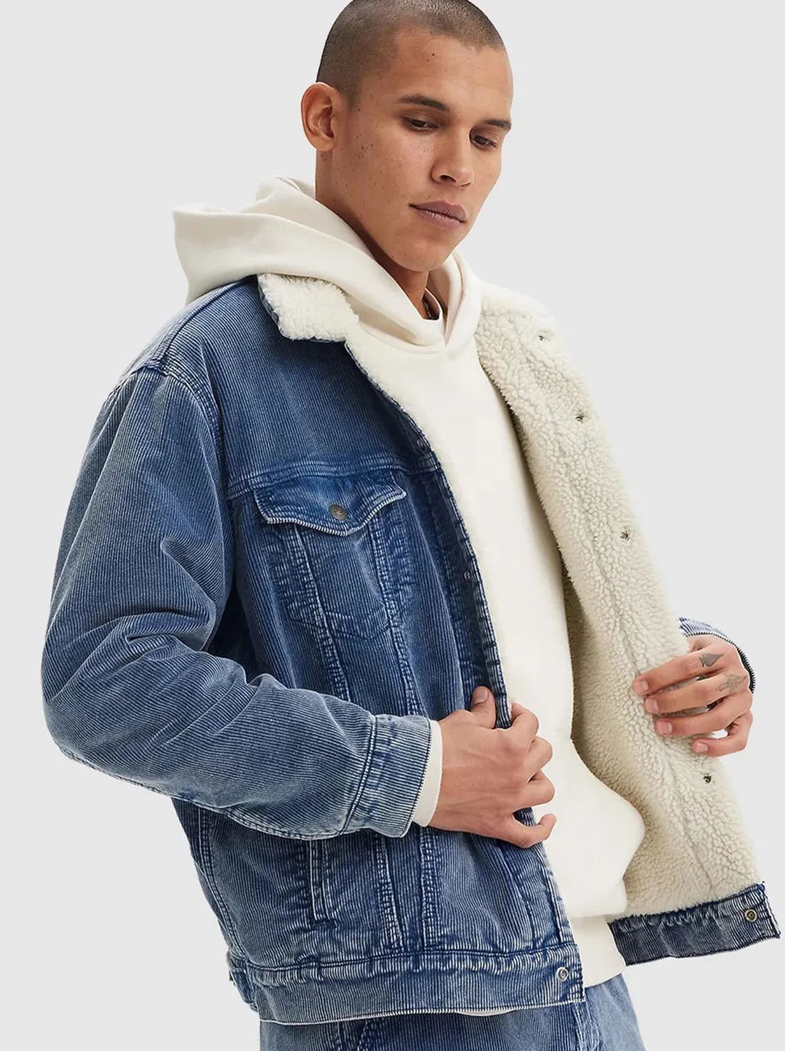 Levi's - Relaxed Fit Sherpa Trucker Jacket - Blue Spring Cord