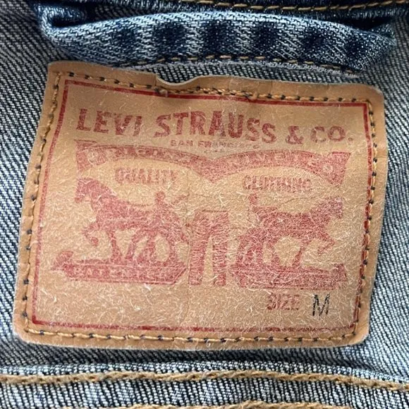 Levi's Women's Original Trucker Denim Jean Jacket Size M Style CW24183449