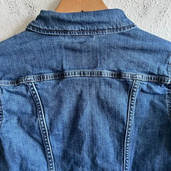 Levi's Women's Original Trucker Denim Jean Jacket Size M Style CW24183449