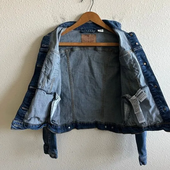 Levi's Women's Original Trucker Denim Jean Jacket Size M Style CW24183449