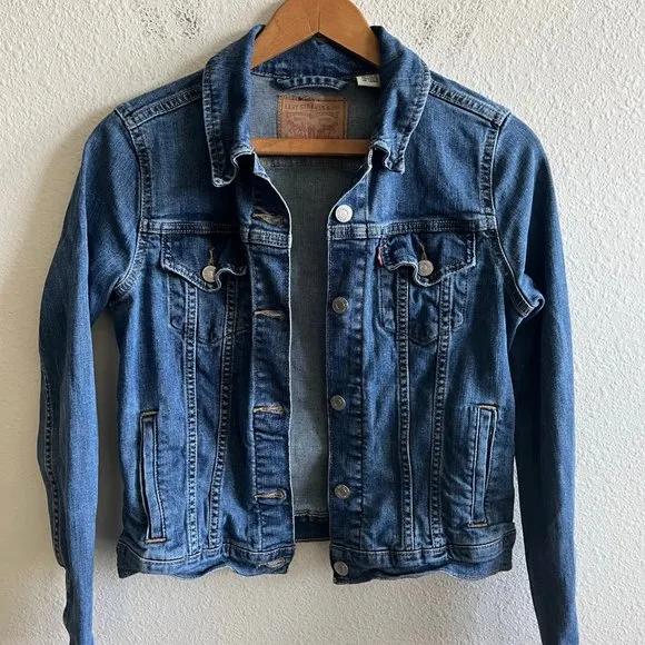 Levi's Women's Original Trucker Denim Jean Jacket Size M Style CW24183449