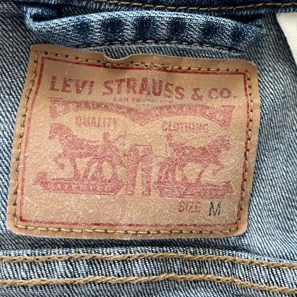 Levi's Women's Original Trucker Denim Jean Jacket Size M Style CW24183449
