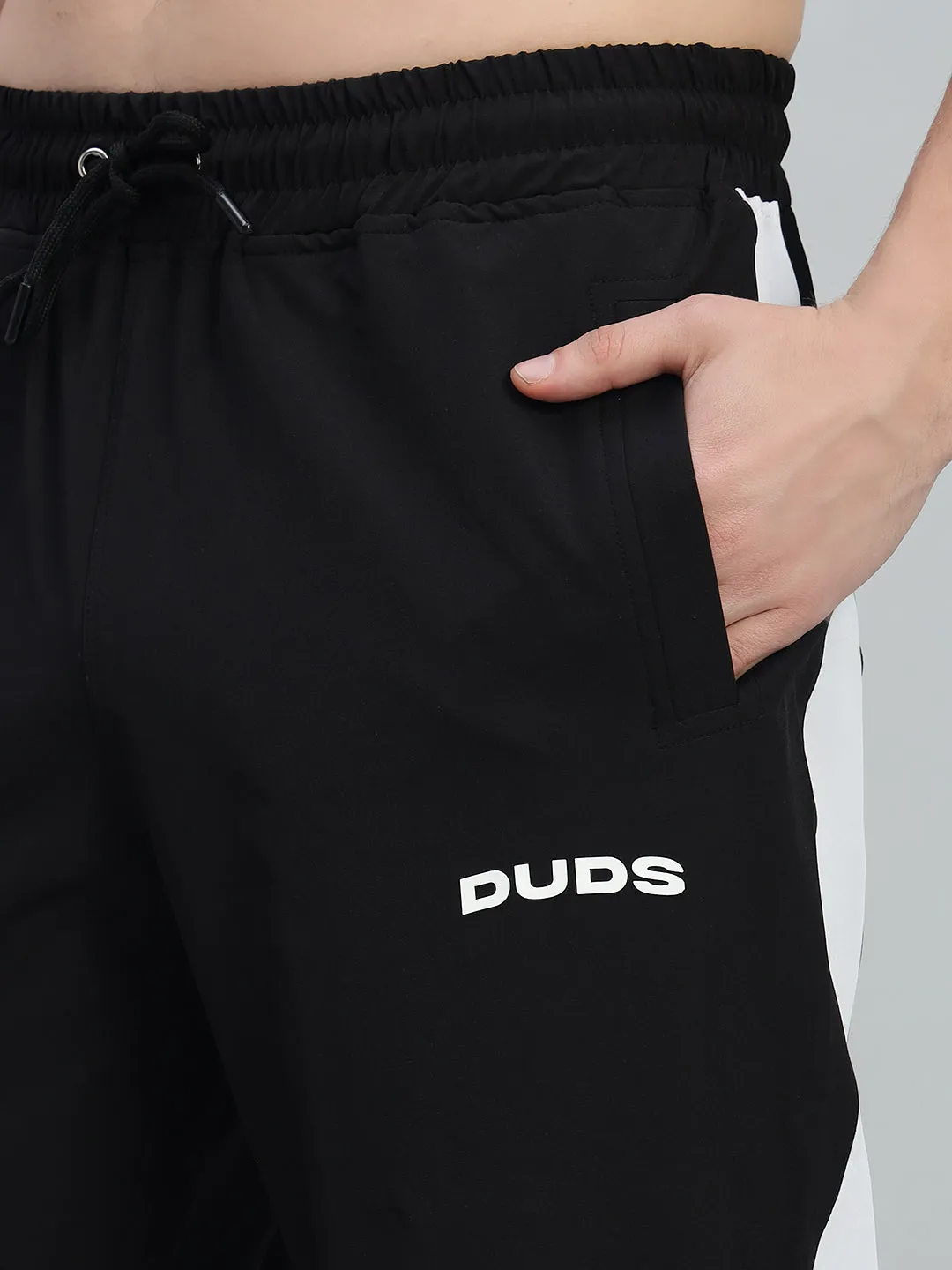 Marco Relaxed Fit Cargo Pants (Black-Red)
