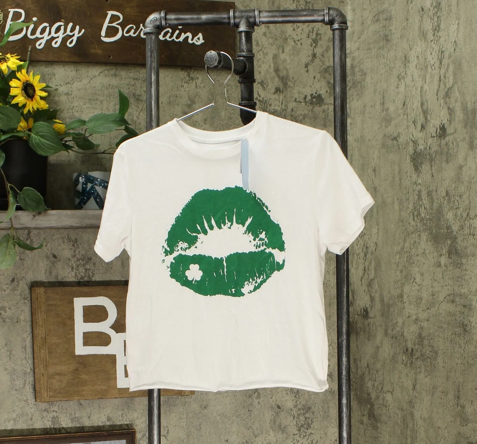 ModernLux Women's St. Patrick's Day Lips With Clover T-Shirt