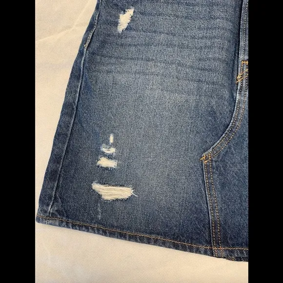 NWT $60 Levi's Women's Iconic High Rise Denim Mini Skirt [ SZ 4 / 27W‎ ]