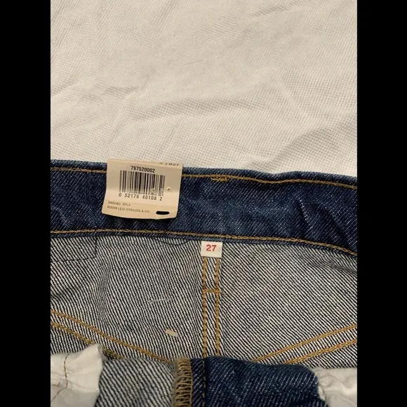 NWT $60 Levi's Women's Iconic High Rise Denim Mini Skirt [ SZ 4 / 27W‎ ]