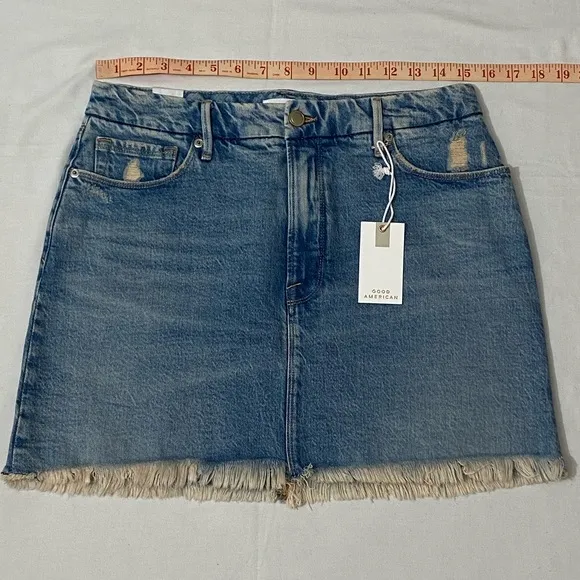 NWT Good American Micro Raw Hem Mini Skirt Size 10/30.
