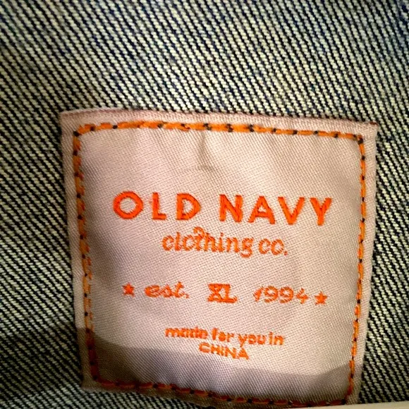 Old Navy Women’s Faded Trucker Stretch Cropped Denim Jean Jacket