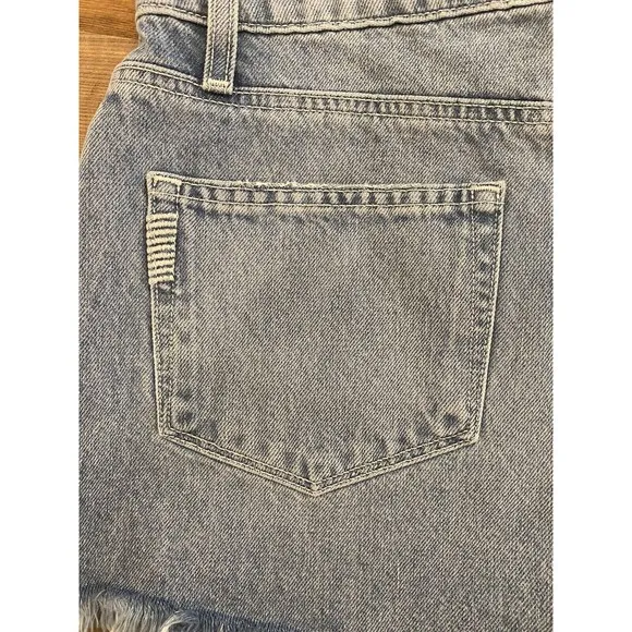 PAIGE Denim Short Size 28 Margot‎ Distressed Raw Hem with Iconic PAIGE whipstich