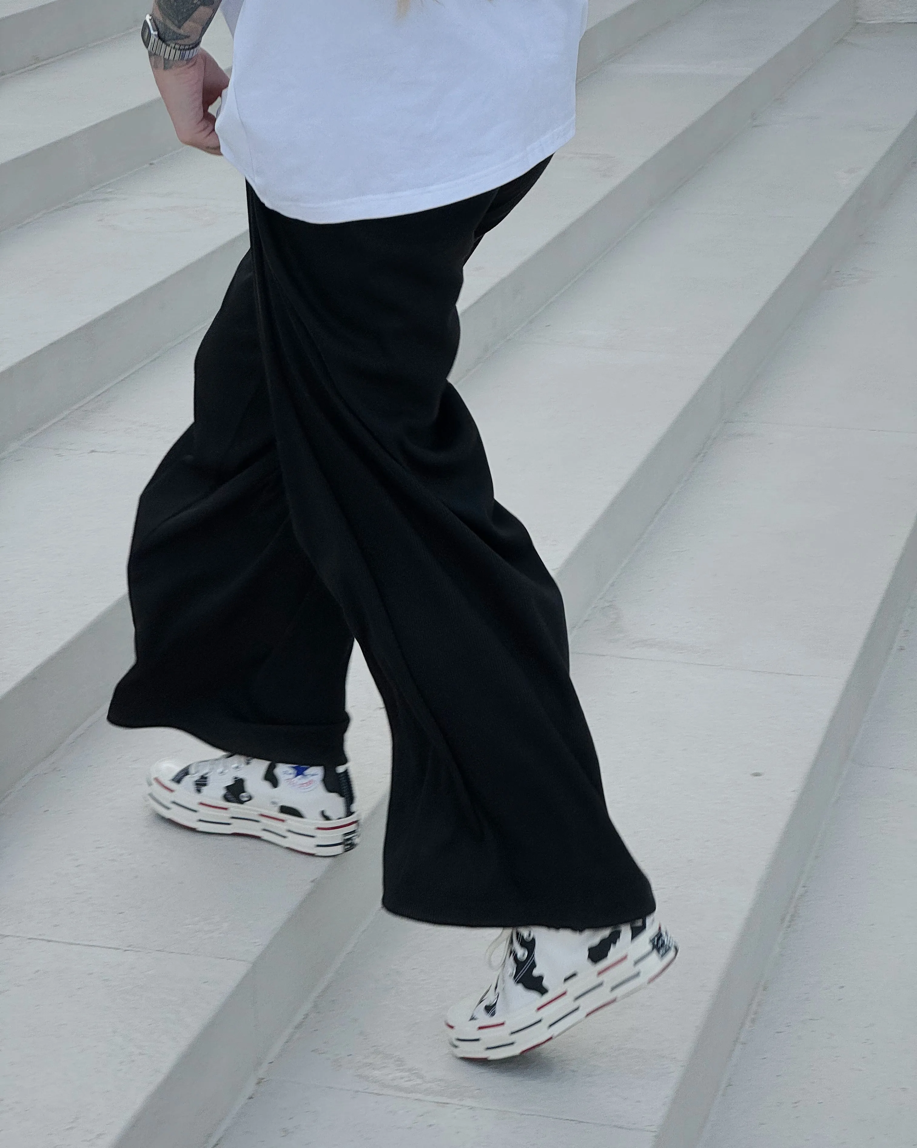RIBBED RELAXED PANTS in Black