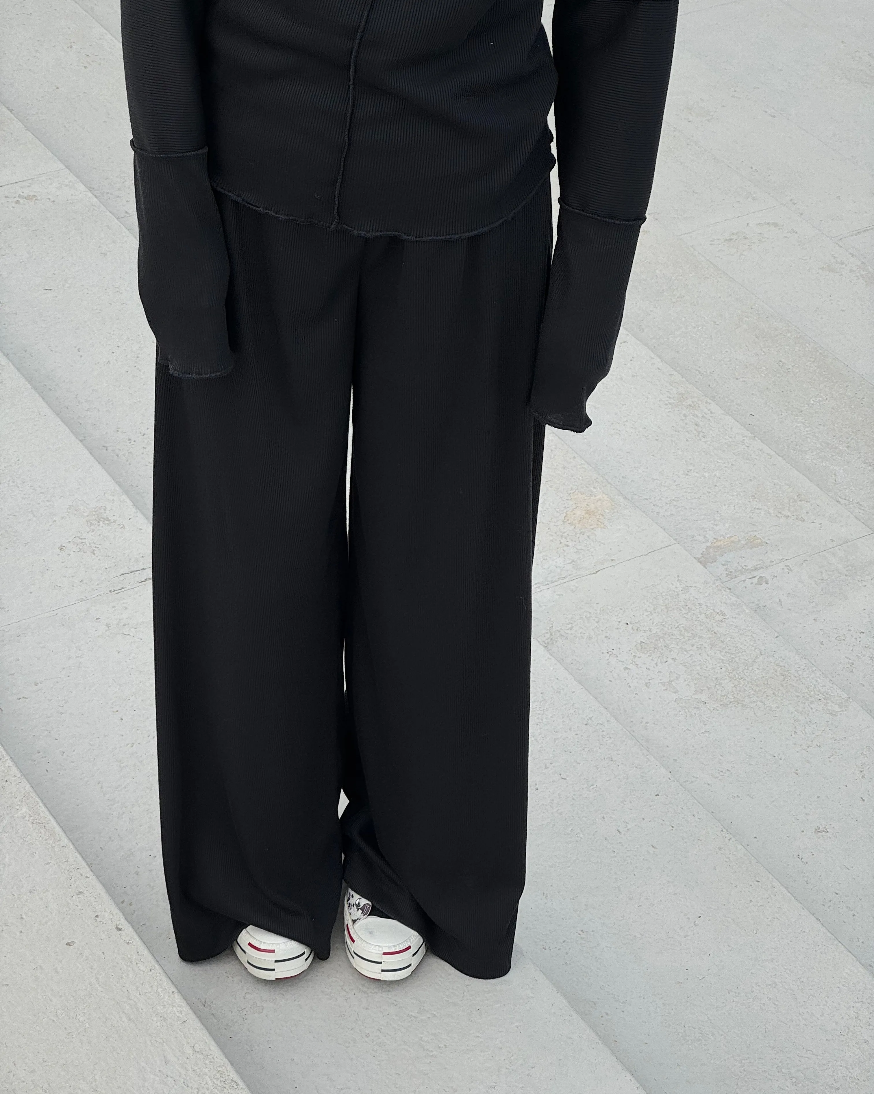 RIBBED RELAXED PANTS in Black