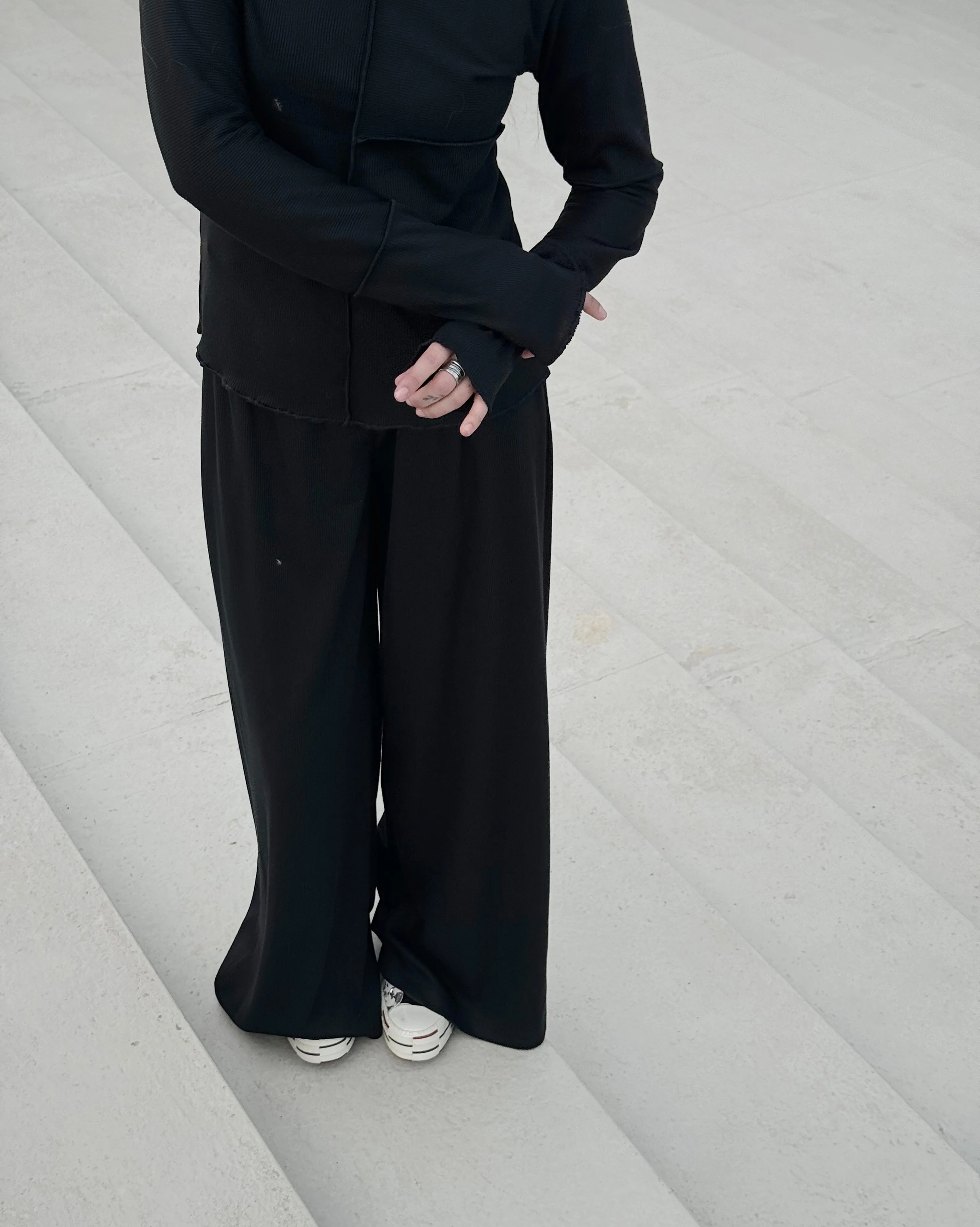 RIBBED RELAXED PANTS in Black