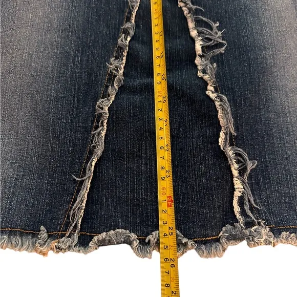 Street Vibes Women's A-Line Denim Raw Edge 90s Midi Skirt, size L
