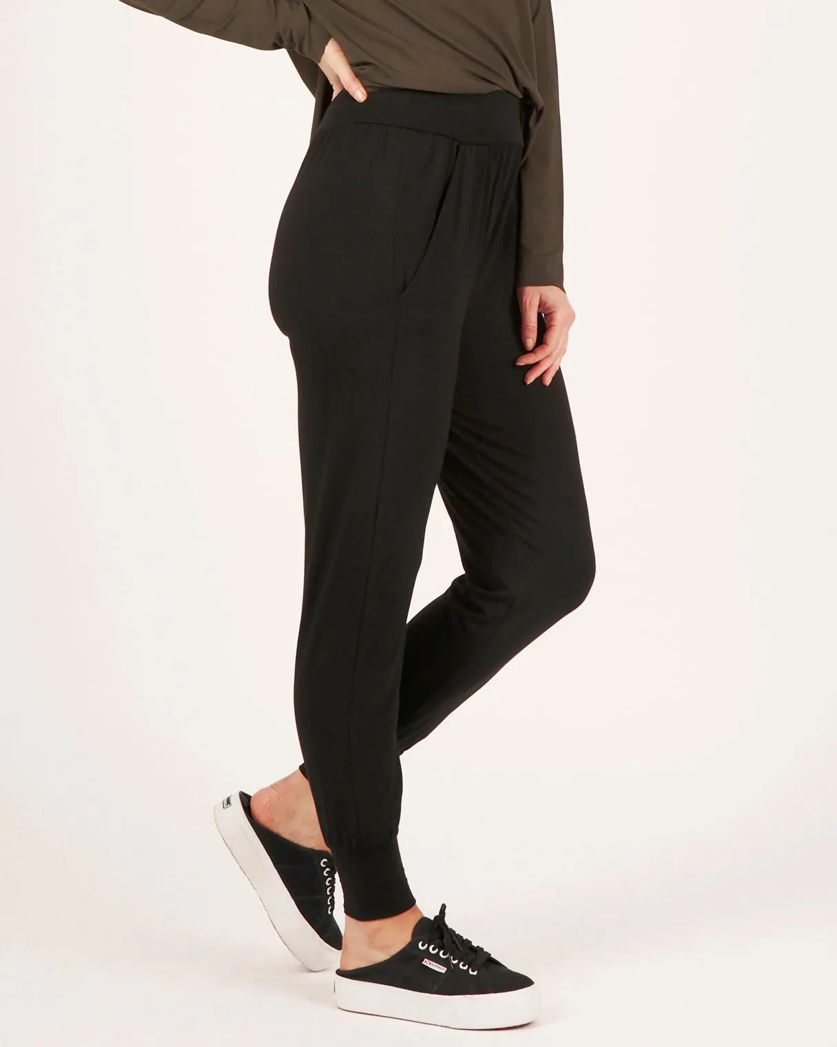 SUZY D Darcee Harem Pants in Black