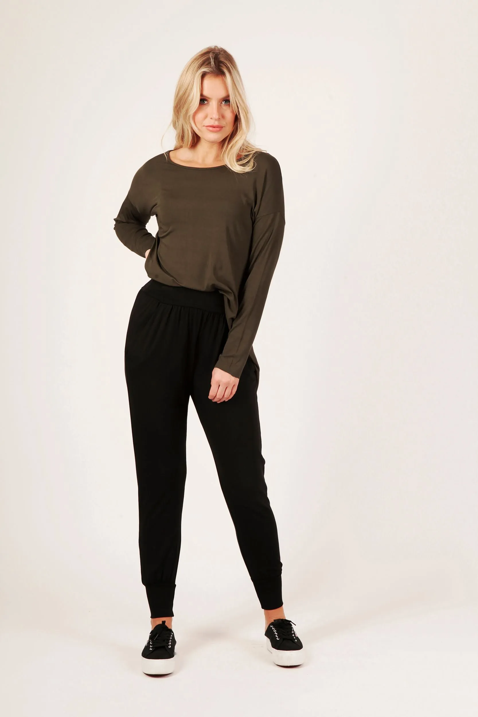 SUZY D Darcee Harem Pants in Black
