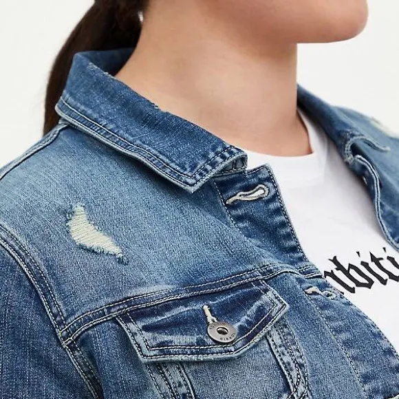 TORRID DISTRESSED TRUCKER DENIM JACKET NWT 14/16