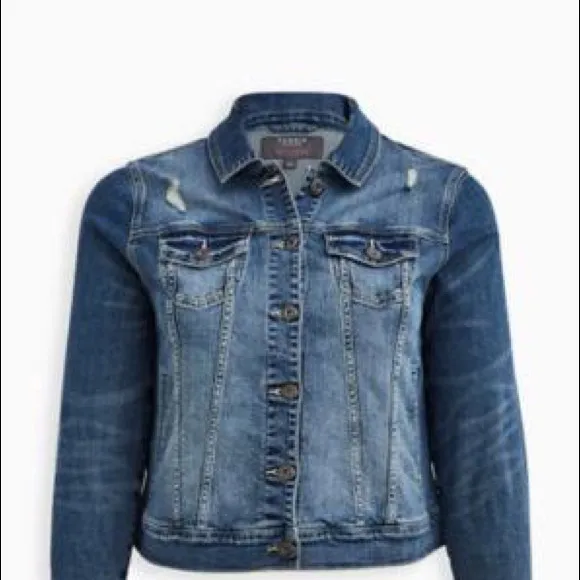 TORRID DISTRESSED TRUCKER DENIM JACKET NWT 14/16