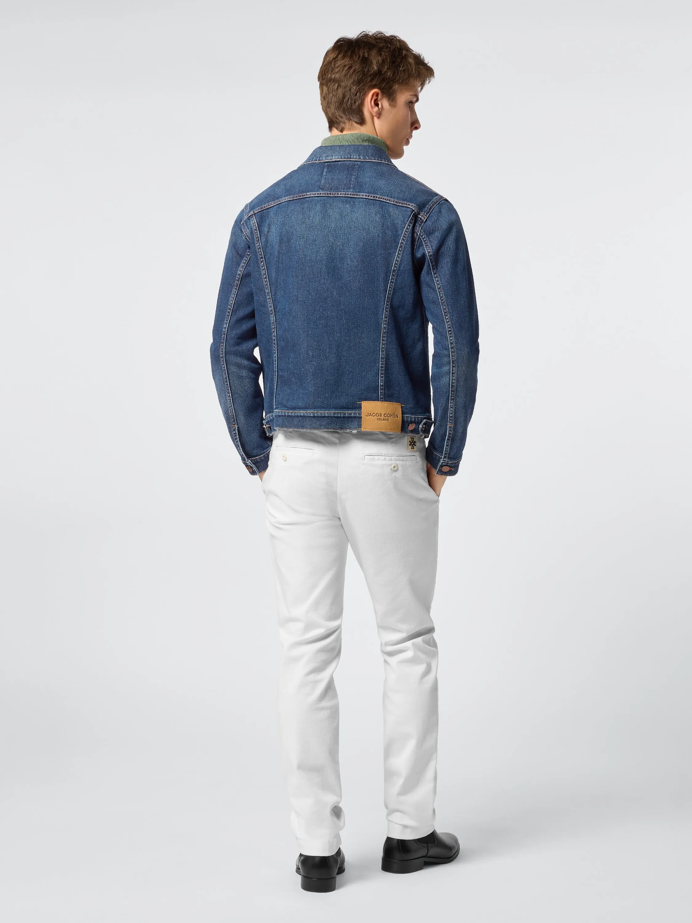 Trucker Jacket in Mid Blue Comfort Denim