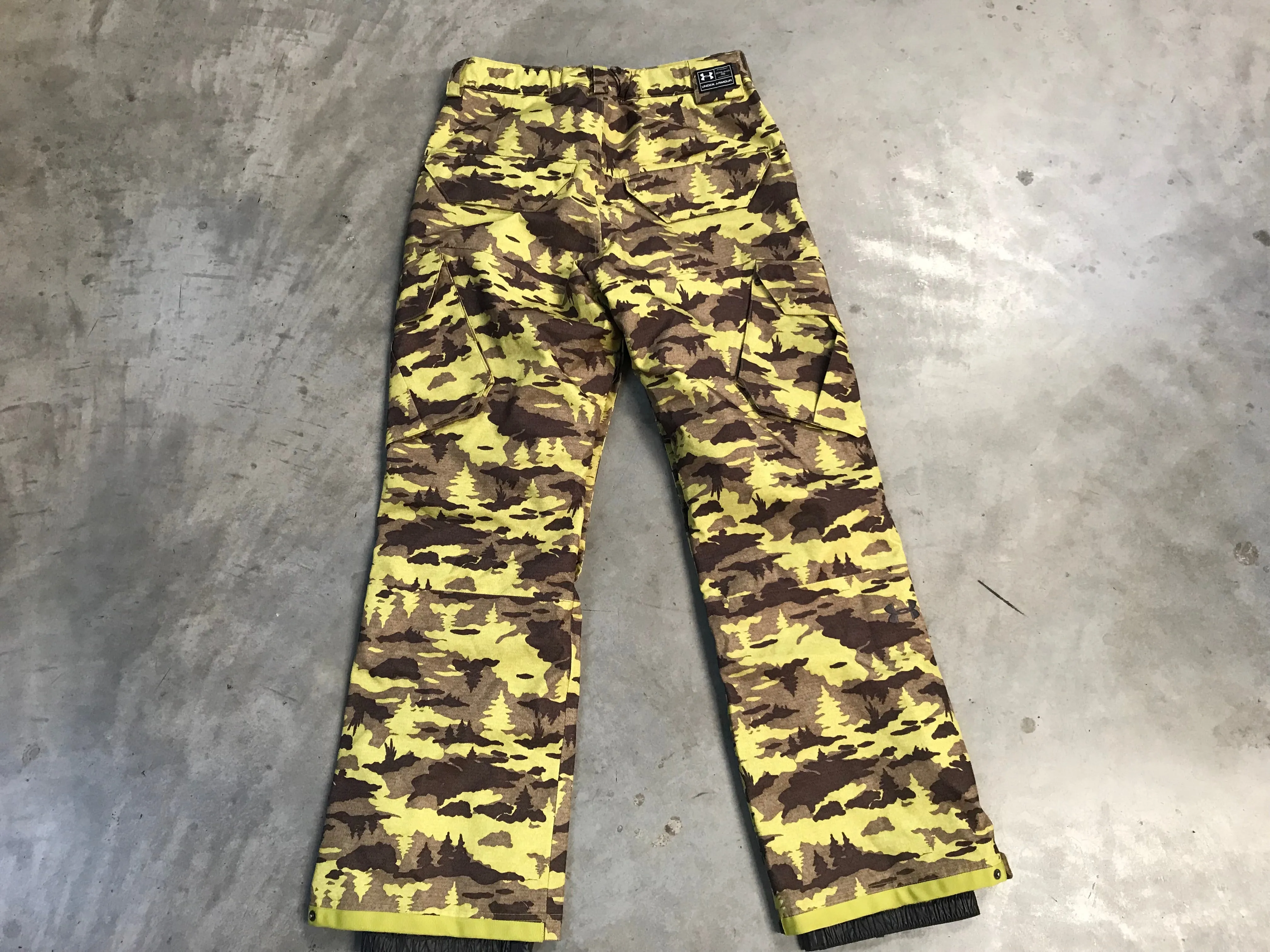 Under Armour Storm Snow Pants Size- Medium *Like New*