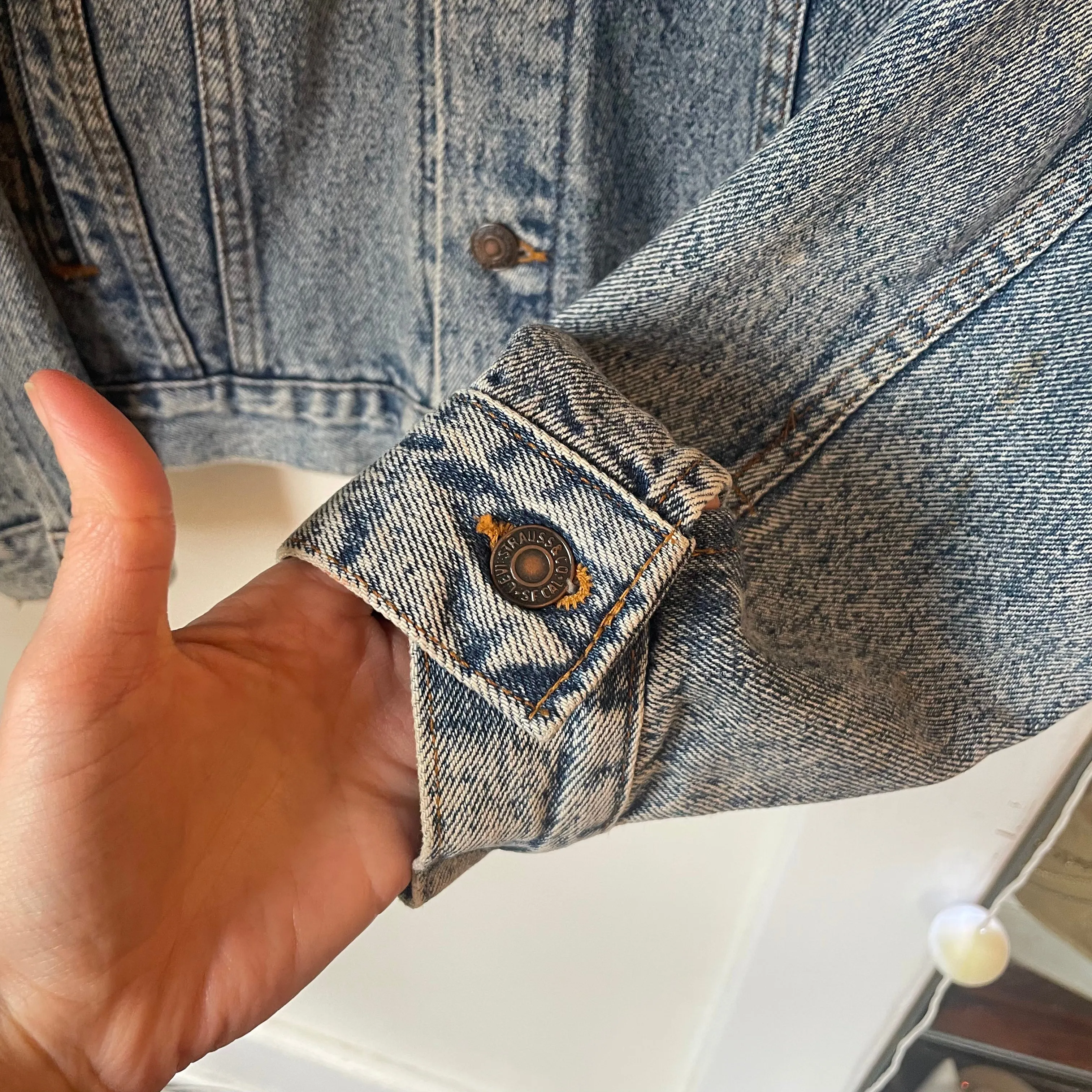 Vintage Unisex 90s Levis Red Tab Denim Trucker jacket // Size Large // Made in USA (HT2420)